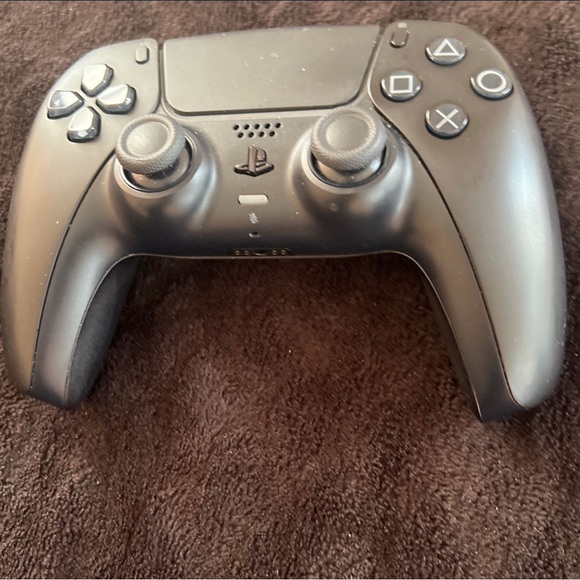 PS5 disk version comes with cod - Picture 2 of 2